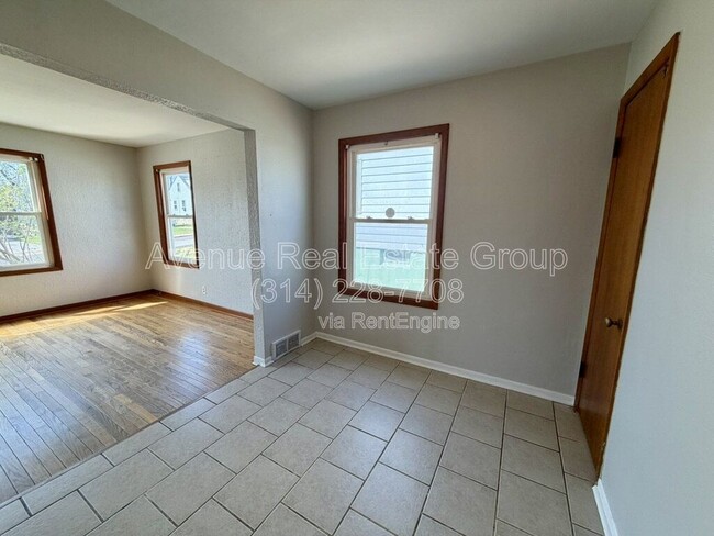 Photo - 9905 Iveland Dr