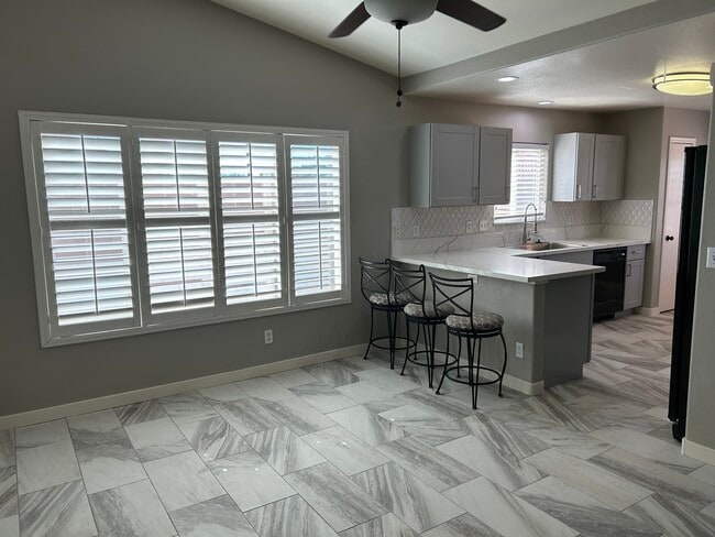 Photo - 4207 Oak Bay Way