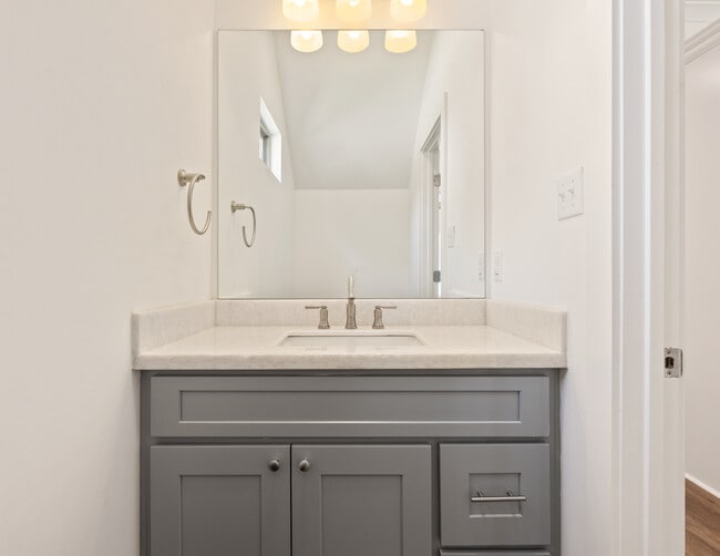 Photo - 411 Curtis St