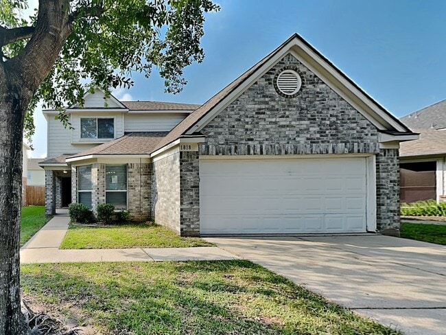 Building Photo - 1818 Day Lily Way Rental