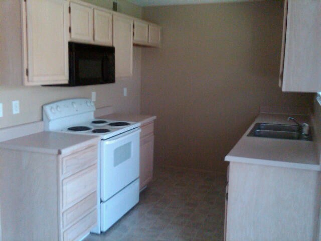 Photo - 3305 N Tracy Ave