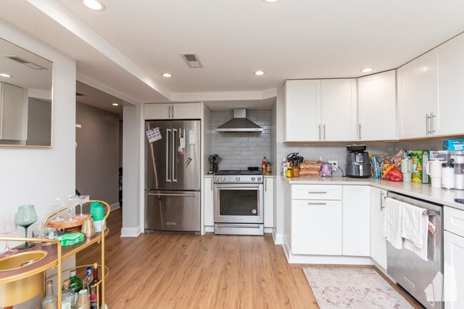 Photo - 1545 W Addison St Unit GDN