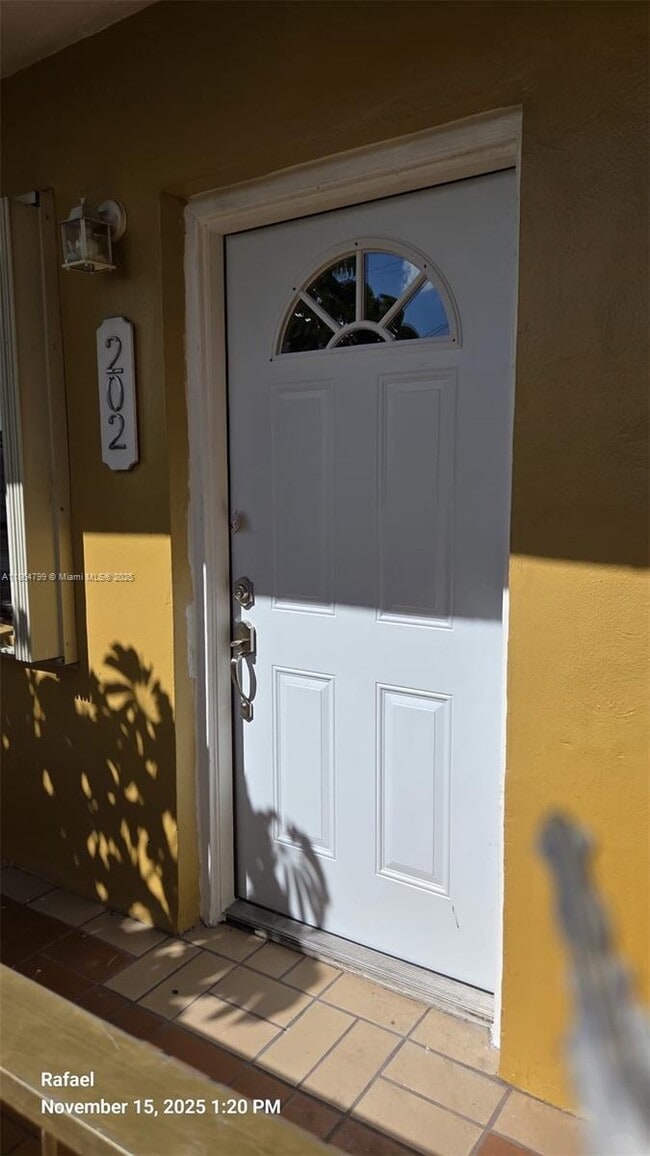 Building Photo - 3700 NW 62nd Ave Unit 202