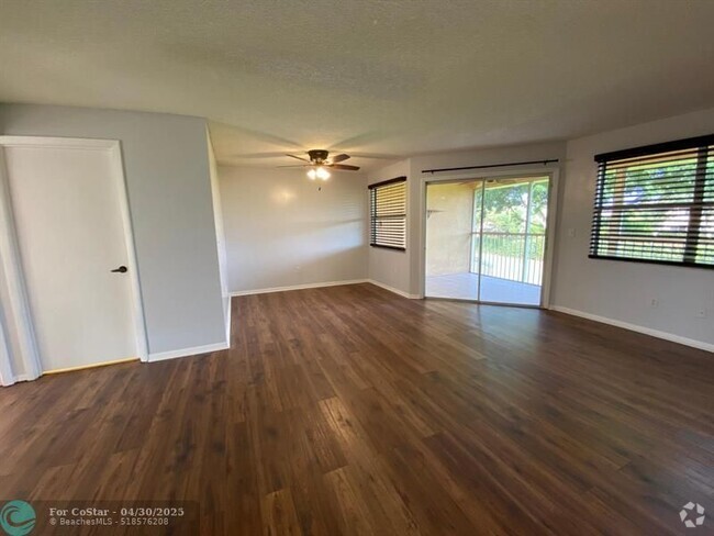 Building Photo - 2628 SE 19th Ct Unit 202-C Rental