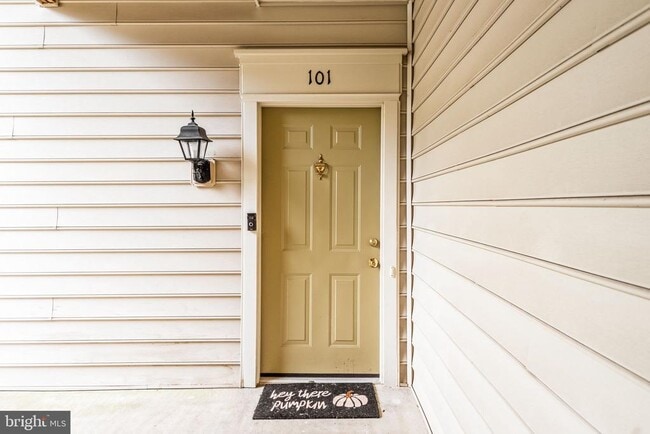 8202 Catbird Cir Unit 101