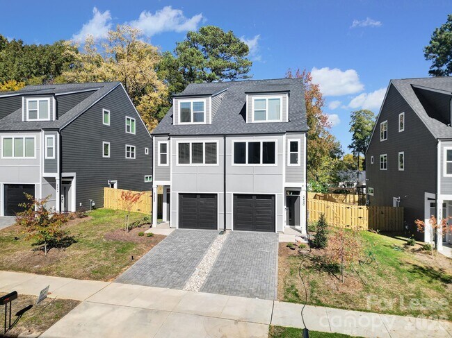 Photo - 2432 Arty Ave