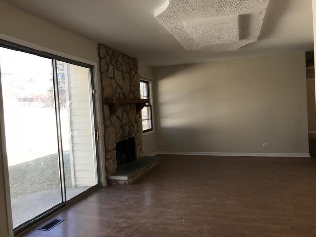 Photo - 2372 Crescent Ln S