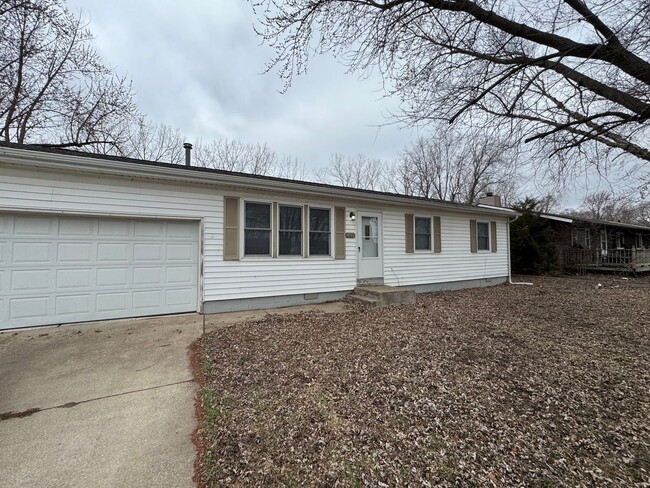 3-Bedroom Home in Moline – Prime Location ... - 3-Bedroom Home in Moline – Prime Location ...