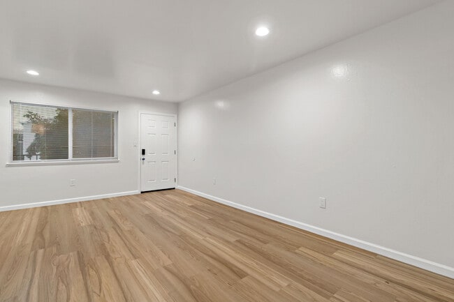 Photo - 3319 Nevin Ave Unidad D