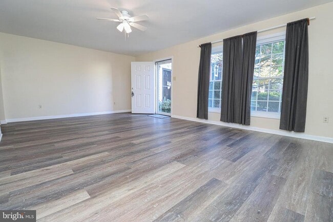 Building Photo - 1738 Farmington Ct