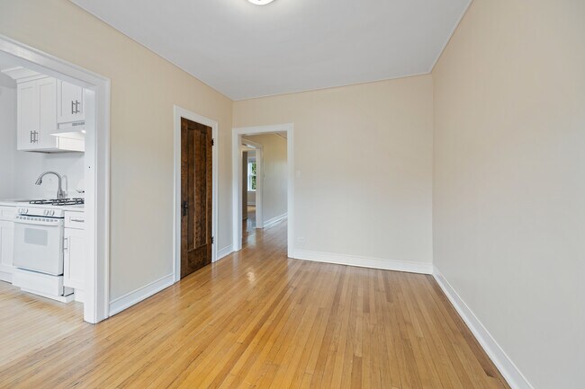 Photo - 1923 W Estes Ave Unit 2S