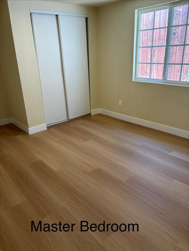 Photo - 932 N Gage Ave