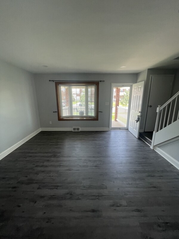 Photo - 7843 Lockwood Rd