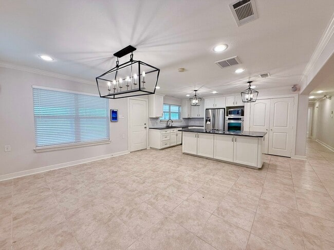 Building Photo - 0 45th St SW