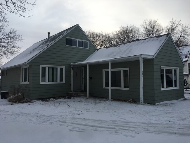 Building Photo - House- NW Unit 1