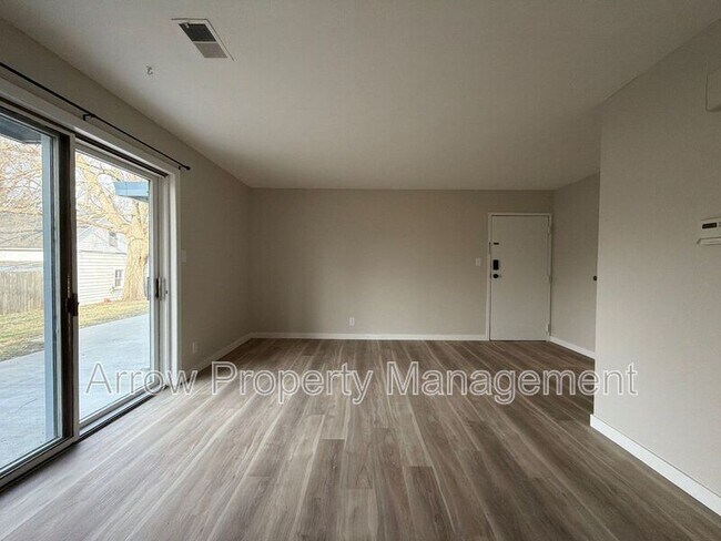 Photo - 320 Lincoln St