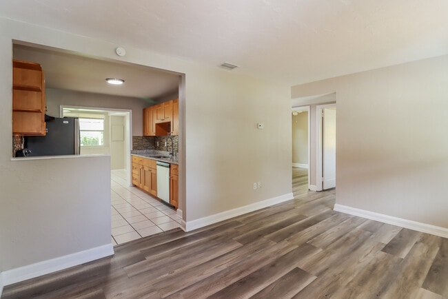 Photo - 2145 25th Ave N