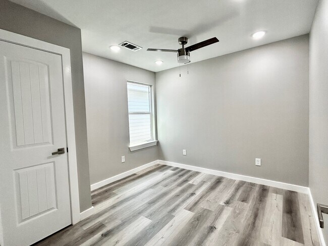 Photo - 4103 Coon St