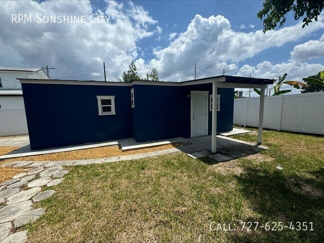 Photo - 2017 Oceanview Pl Unit B