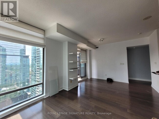 Photo - 18 Yorkville Ave Unit 2205