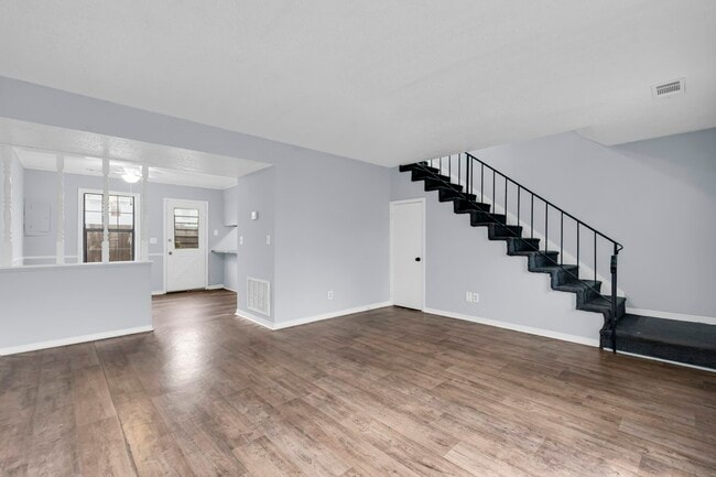 Photo - 319 11th St N