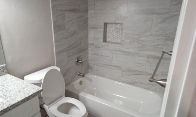 Photo - 117 Yorkshire Dr