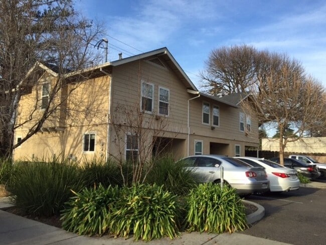 Photo - 1149 W 3rd St