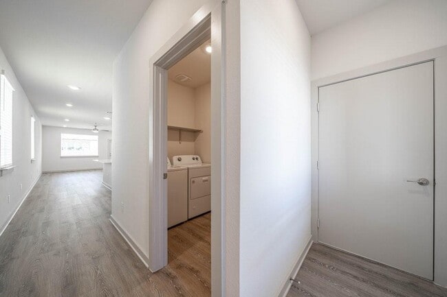 Photo - 225 New Hampton Wy