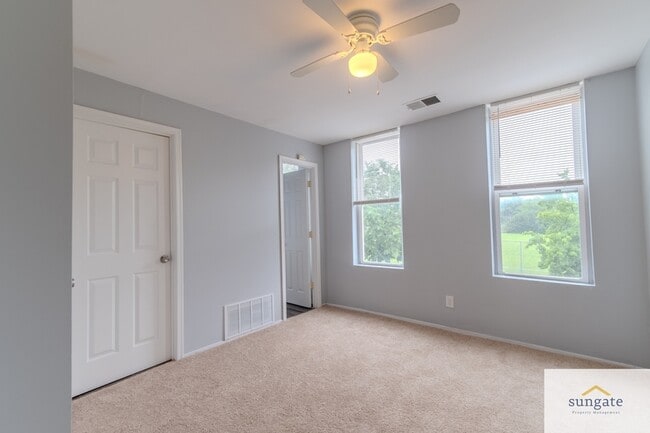 Photo - 1034 N Eden St Unit 3