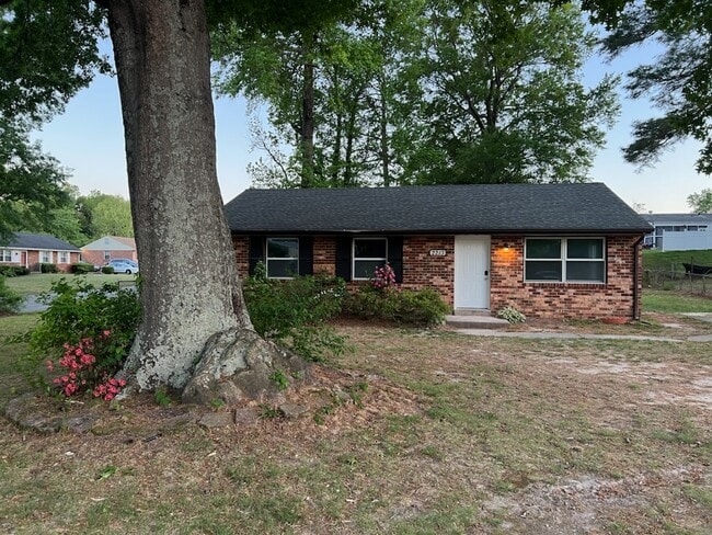 Building Photo - 2213 Capp Rd