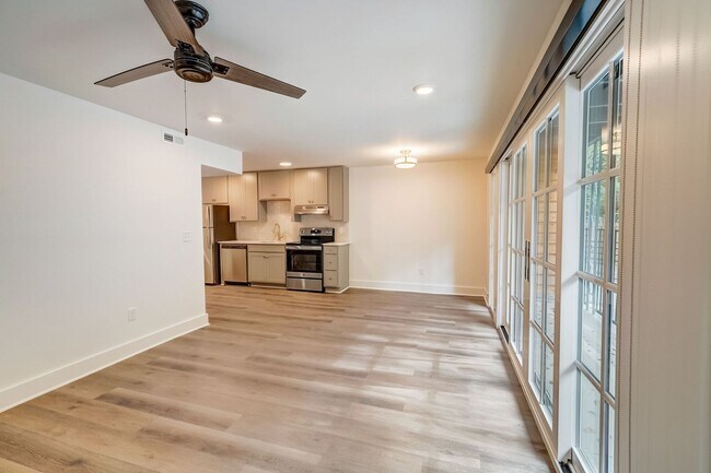 Photo - Riviera Apartments