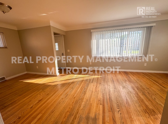 Photo - 19645 Woodmont St