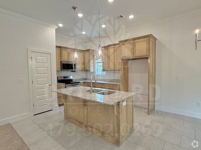 Building Photo - Single-Family Home- 2 Bed/ 2 Bath w/ Hobby...