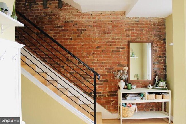 Photo - 1011 8th St NE