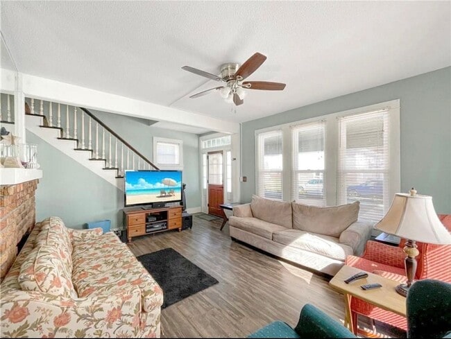 Photo - 202 S College St