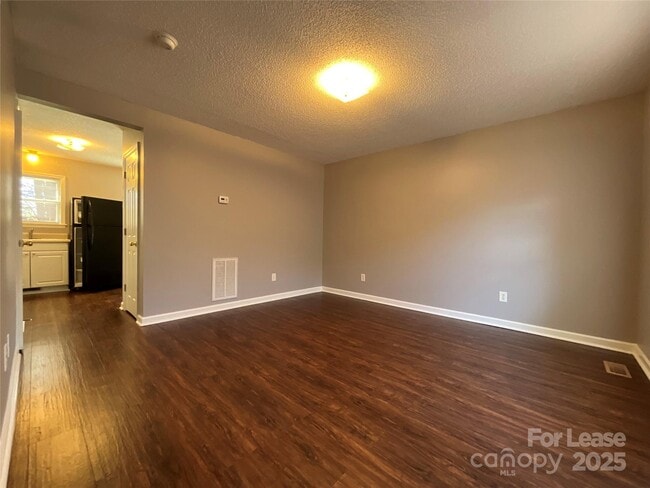 Photo - 206 W 15th St