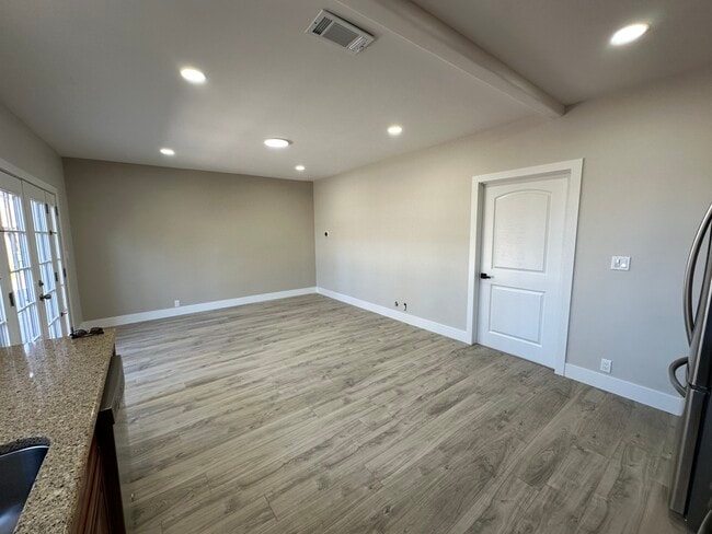 Photo - 4231 Davis St