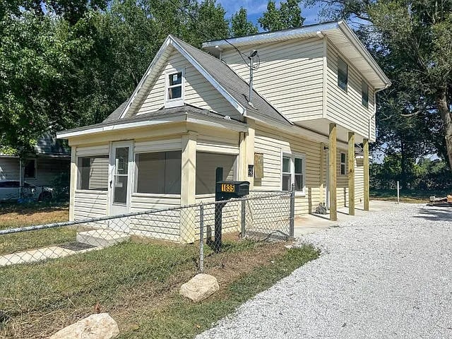 Building Photo - 1835 W Chestnut St