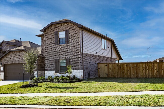 Photo - 5615 Cedar Cres Ct