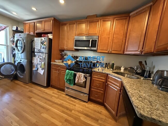 Building Photo - 11 Leverett St Unit 3