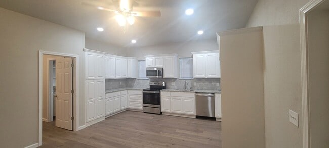 Photo - Gorgeous Garage Apartment!