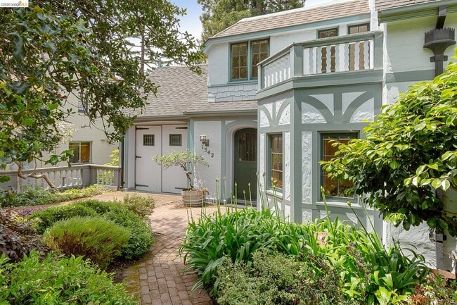 Photo - 1542 Hawthorne Terrace