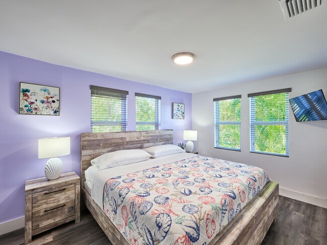 Building Photo - 2020 Washington St Unit 5