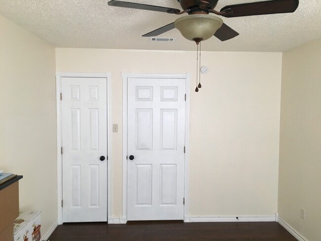 Photo - 3215 Ellen Dr