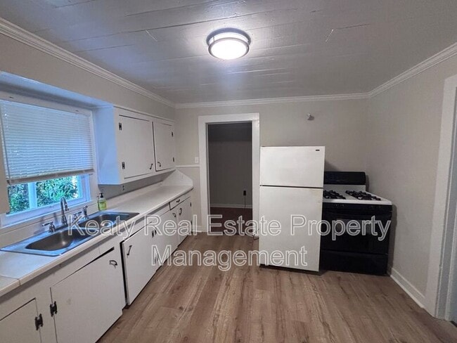 Photo - 408 1/2 Harding Street