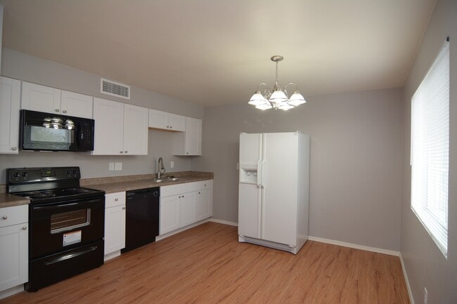 Photo - Remodeled 2 Bedroom 1 Bath Townhouse! Grea...
