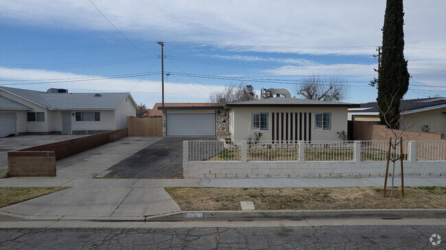 Building Photo - 38971 Foxholm Dr Rental