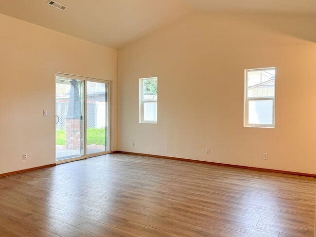 Photo - 622 E GRANT St