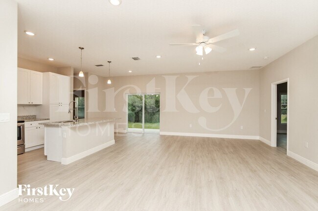 Photo - 150 Warwick St SE