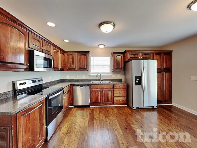 Photo - 703 Maple Ct
